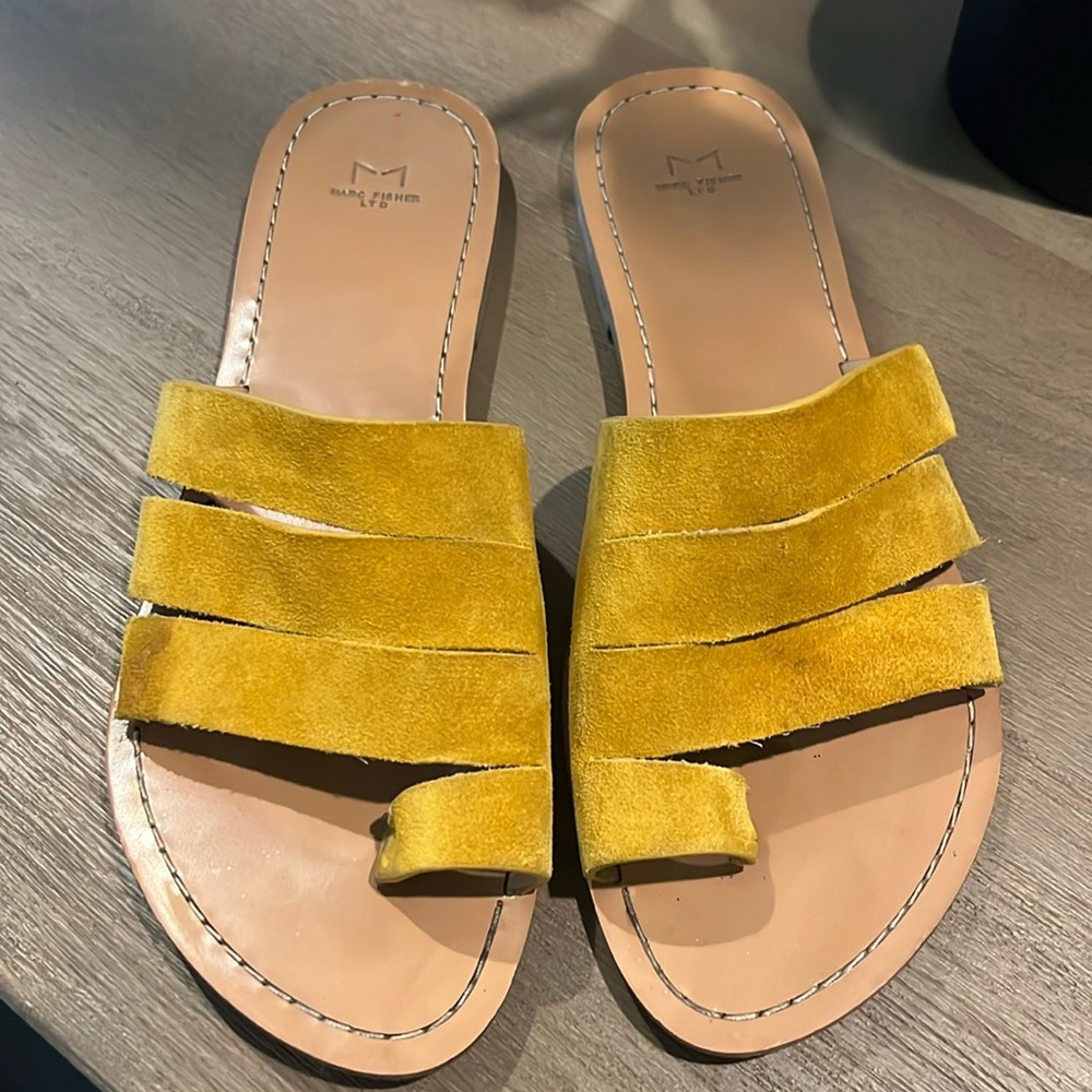 Marc Fisher mustard yellow toe sandals  size 9
